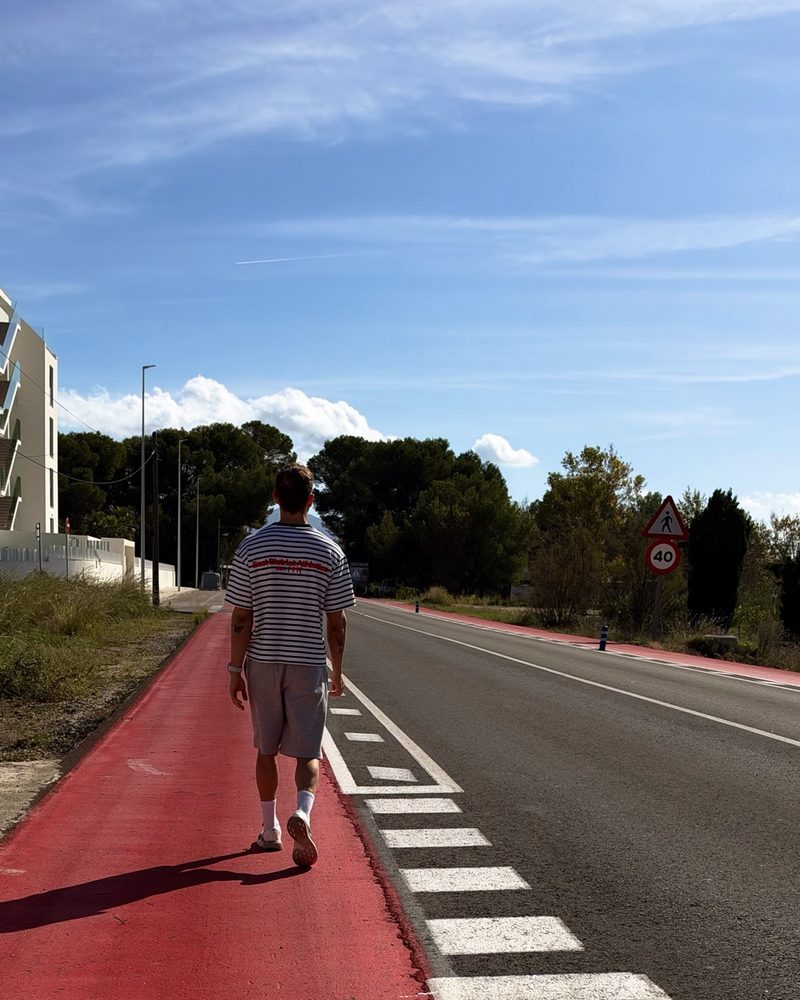 Keno Kromer walking on a road