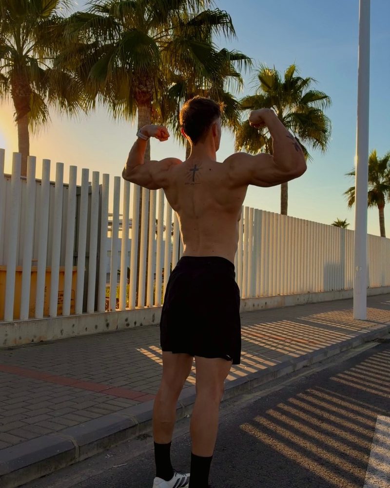 Keno Kromer flexing at sunset